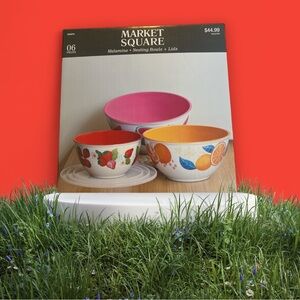 Market Square Melamine nesting bowls with lids.